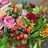Корзина цветов в яркой осенней гамме - Фото 4