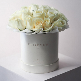 Розы Аваланж в жемчужной коробке M