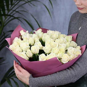 Букет из 51 белой розы (50 см)
