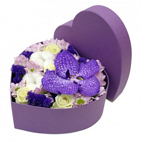 Сердце из цветов в коробочке 1