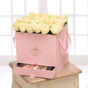 Красная коробка шкатулка 25 кремовых роз Raffaello в подарок №758
