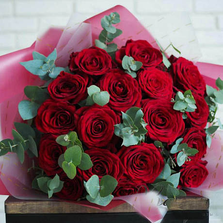 Красные розы с эвкалиптом №161 - Фото 3