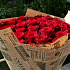 Букет 51 роза в крафтовой упаковке - Фото 4