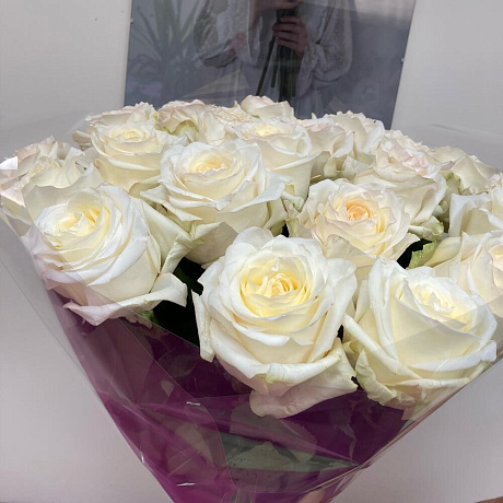 25 ароматных кремовых роз - Фото 3