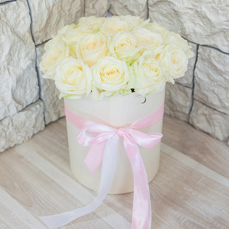 Коробка из 19 белых роз - Фото 3