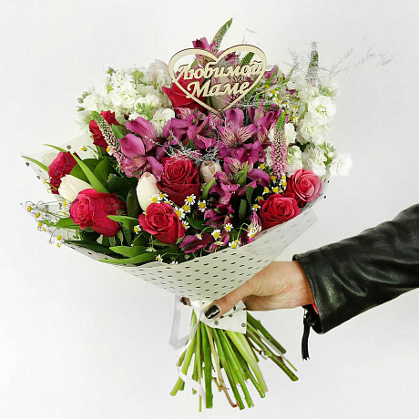 БУКЕТ МАМЕ ИЗ РОЗ, ТЮЛЬПАНОВ И АЛЬСТРОМЕРИЙ - Фото 5