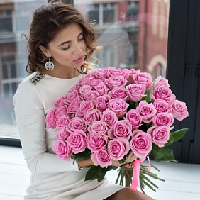 Розовые подмосковные розы Аква 55 -60см