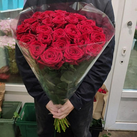 30 роз траурных