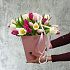 Бело-фиолетовые тюльпаны в коробочке с лентами - Фото 3