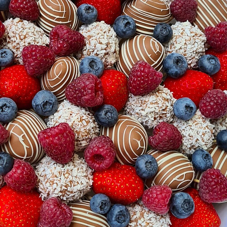 Букет Скарлет с малиной и голубикой - Фото 4