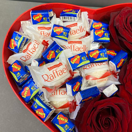Розы с конфетами в сердце - Фото 5