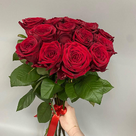 15 алых роз под ленту - Фото 2