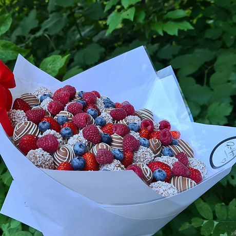 Букет Скарлет с малиной и голубикой - Фото 2
