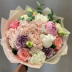 Букет цветов "Роскошный пудровый десерт"