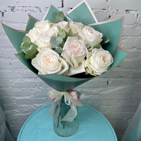 9 роз White Ohara