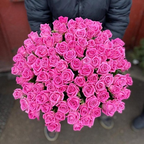 75 розовых роз
