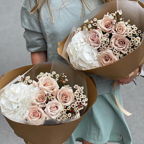 Букет с гортензией и розой №161