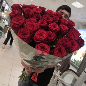 Букет из красных роз Ред наоми