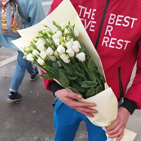 Букет из  белых лизиантусов