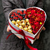 Коробка сердце с конфетами орехами и ягодами клубники и черники - Фото 2