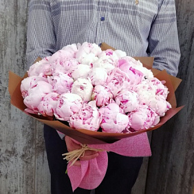 Букет цветов "Пионы в шоколаде"