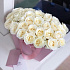 Белые розы в цветочной сумке - Фото 4