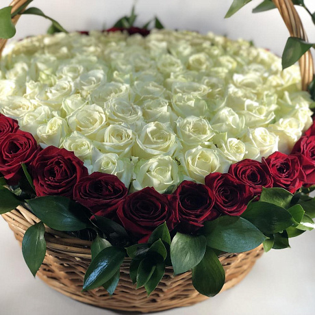 Корзина цветов в виде сердца - Фото 5