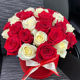 Букет цветов "Красно белое"