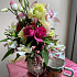Композиция цветов в авторской вазе из керамики - Фото 6
