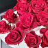 Красные розы в подставке в форме сердца с колбами - Фото 4