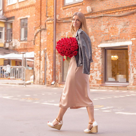 Букет из 51 красной розы (50 см) - Фото 4