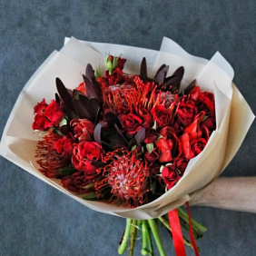 Букет цветов "Глубокий красный"