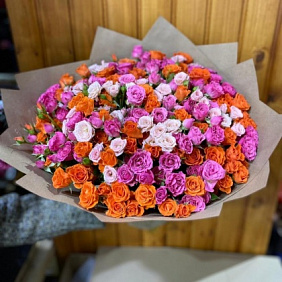 Букет из кустовой розы микс