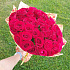 45 красных роз в крафте - Фото 5