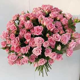 Букет из 19 кустовых розовых роз