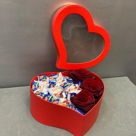 Розы с конфетами в сердце - Фото 2
