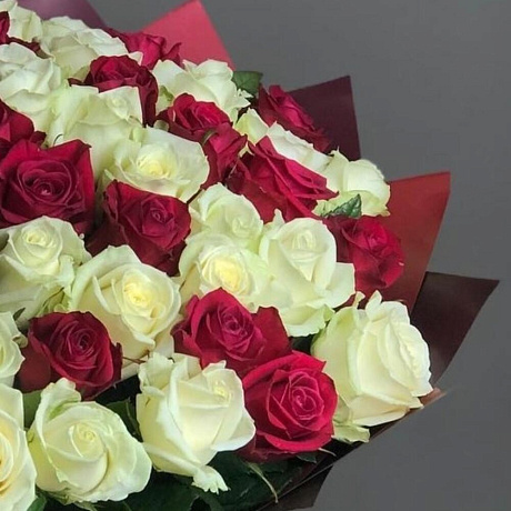 Букет из 51 красных и белых роз - Фото 4