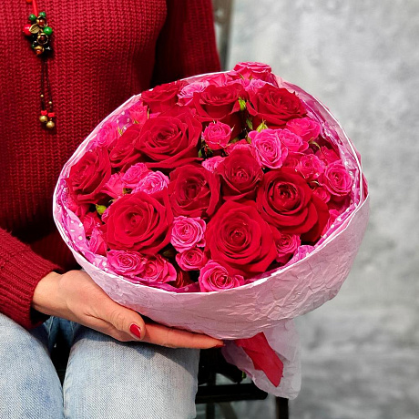 Яркий букет из красных и малиновых роз №160 - Фото 5