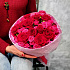 Яркий букет из красных и малиновых роз №160 - Фото 5