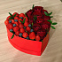 Цветы с ягодами в коробке - Фото 2