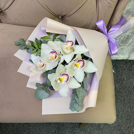 Букет из 5 белых орхидеи и эвкалипта - Фото 3