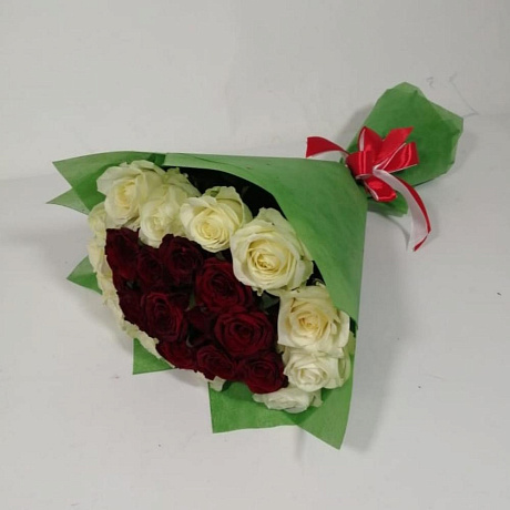 Букет из роз красное в белом - Фото 2