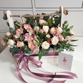 Большой Ящик с кустовыми Розами «поцелуй нежности»
