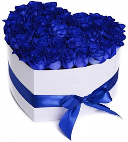 51 синяя роза в коробке сердцем