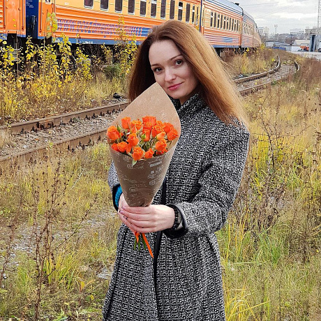 Букет из кустовой оранжевой розы - Фото 2