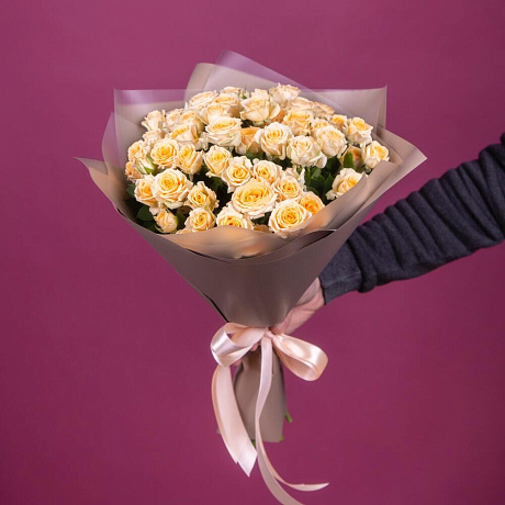 Букет из 19 кремовых кустовых роз №160 - Фото 2