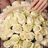 51 белая роза в плетёной корзинке - Фото 4