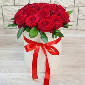 Коробка из 29 красных роз
