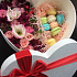 Коробка с цветами и макаруни N1 - Фото 1