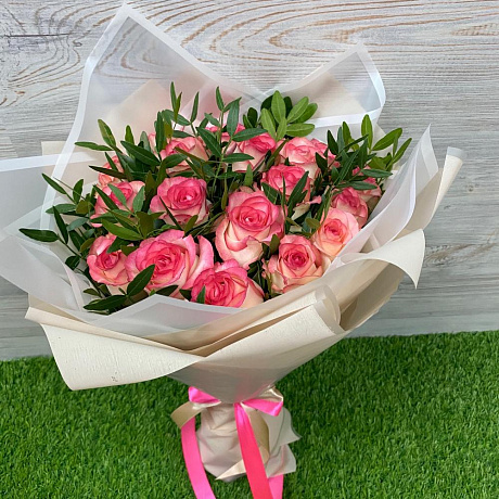 Букет из 19 роз Джумилия и зелени - Фото 2